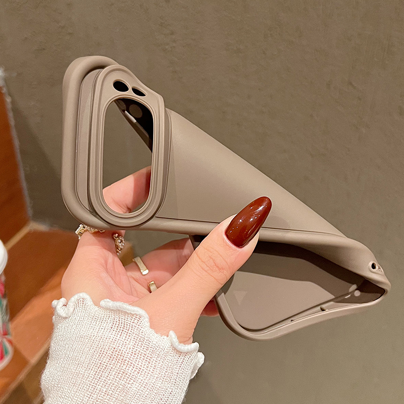 غطاء هاتف بسيط بنقشة مخططة لأج - مراجعة Google Pixel 9 Pro وسعره